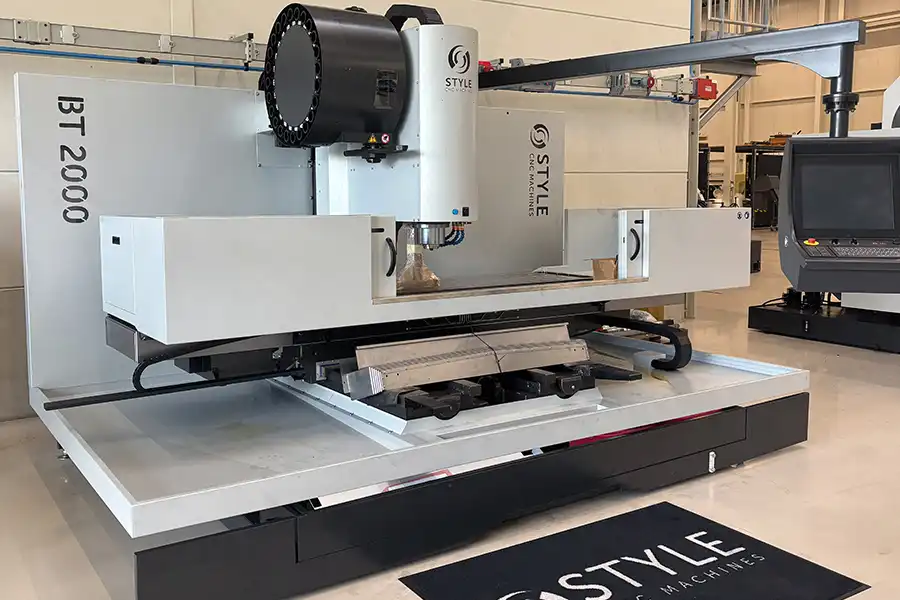 Velkoformátové CNC frézovací centrum BT 2000 pro přesné obrábění těžkých obrobků