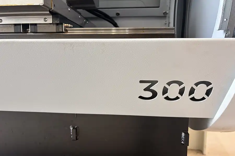 Detail lože CNC soustruhu STYLE 300 s pevnou a stabilní konstrukcí stroje