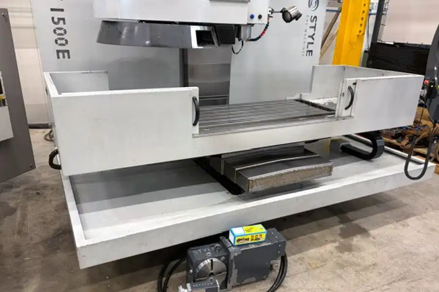 Použitá CNC frézka STYLE BT 1500E – pracovní stůl a pracovní prostor