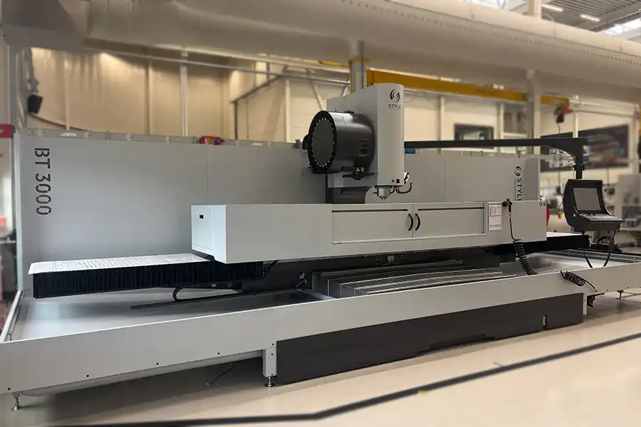 Velkoformátové CNC frézovací centrum BT 3000 s dlouhým pracovním stolem pro těžké a přesné obrábění