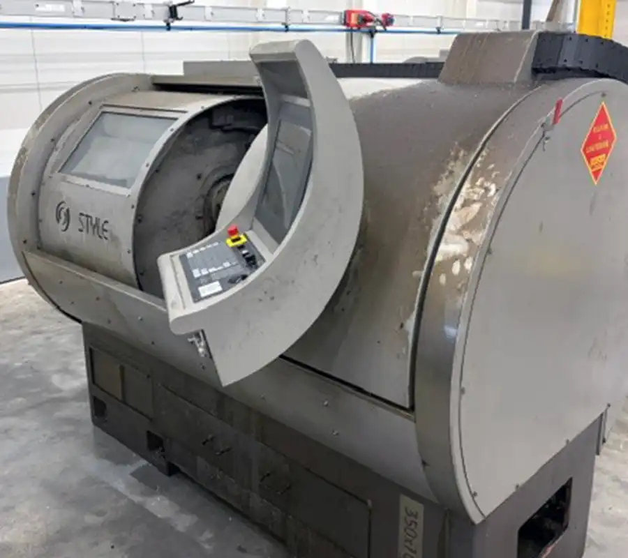 CNC soustruh STYLE 350 s řídicím systémem STYLE a uzavřeným pracovním prostorem pro přesné soustružení