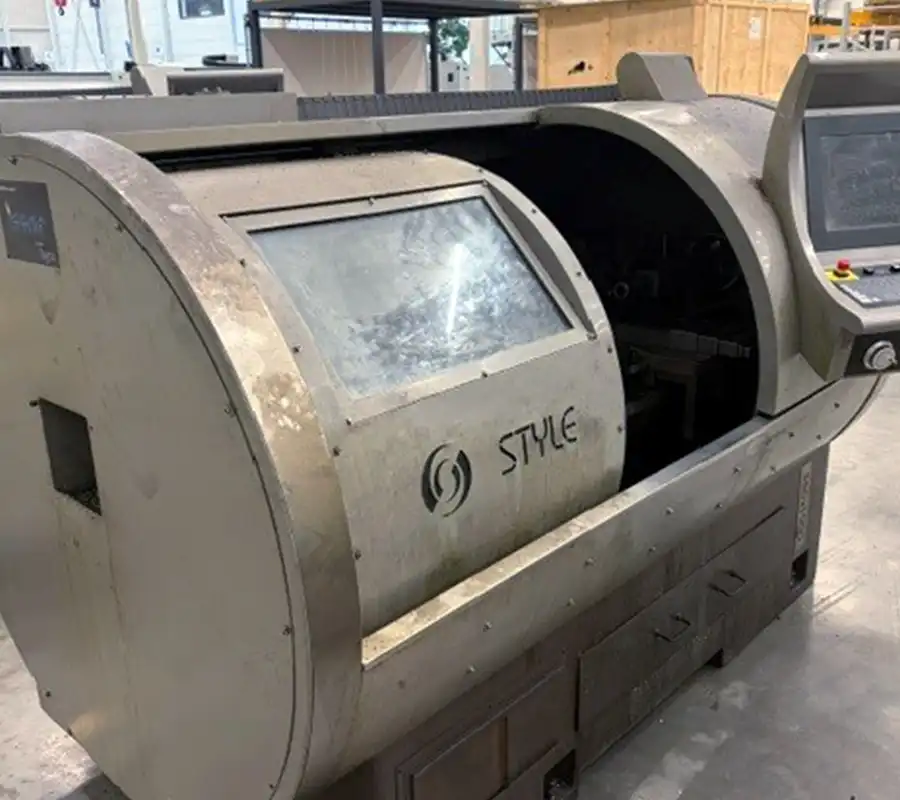 CNC soustruh STYLE 350 s posuvnými dveřmi a přímým přístupem do pracovního prostoru